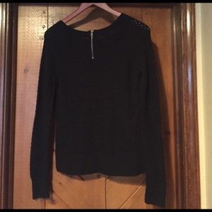 AEO women’s black sweater back zip (L)